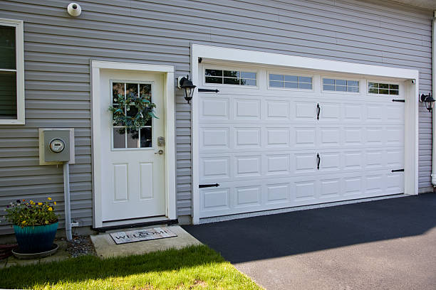 24/7 Emergency Garage Door Panel Replacement experts in Park Layne, OH